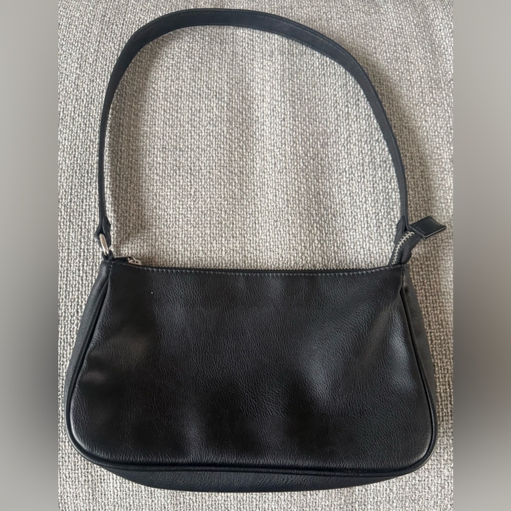 Classic and Simple Black Leather Shoulder Bag